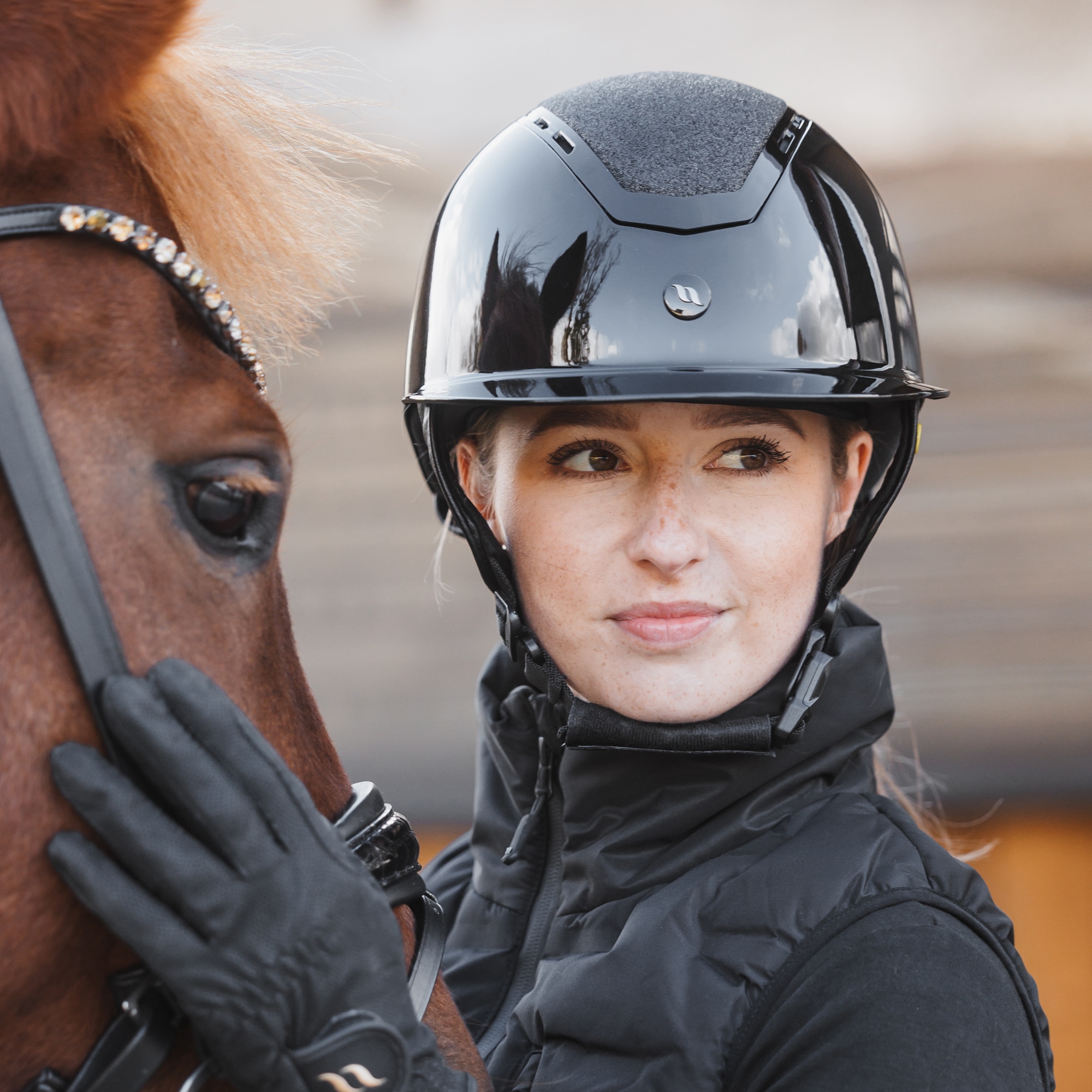 Ratsastuskypärä Caracas Glossy Back on Track®